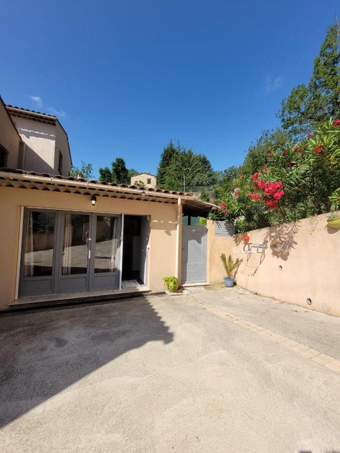 Studio Calme Et Agreable Avec Acces Jardin Partage Le Bar-sur-Loup Bagian luar foto