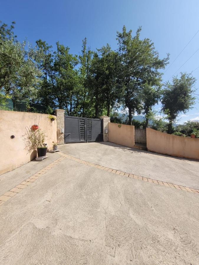 Studio Calme Et Agreable Avec Acces Jardin Partage Le Bar-sur-Loup Bagian luar foto