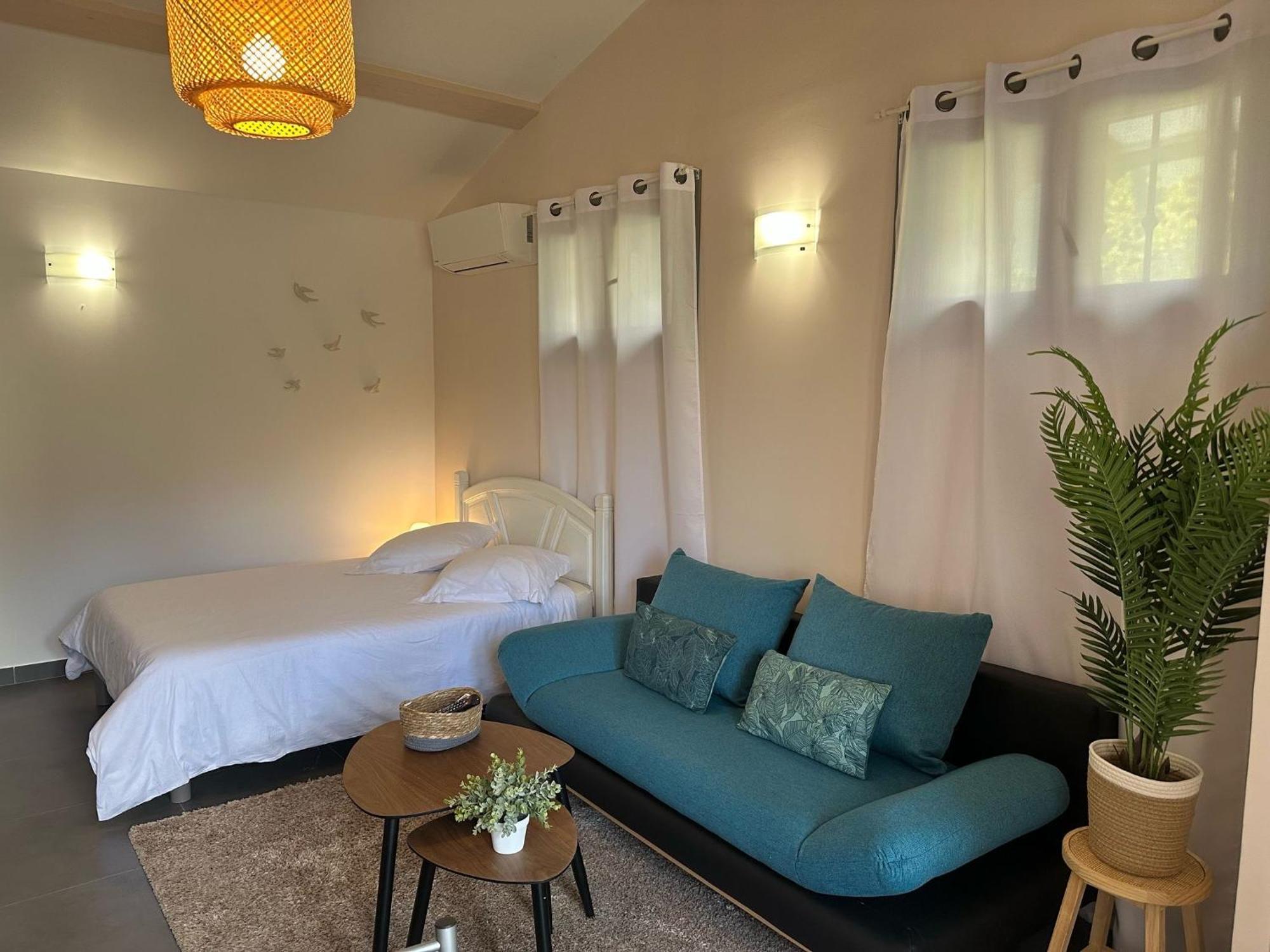 Studio Calme Et Agreable Avec Acces Jardin Partage Le Bar-sur-Loup Bagian luar foto